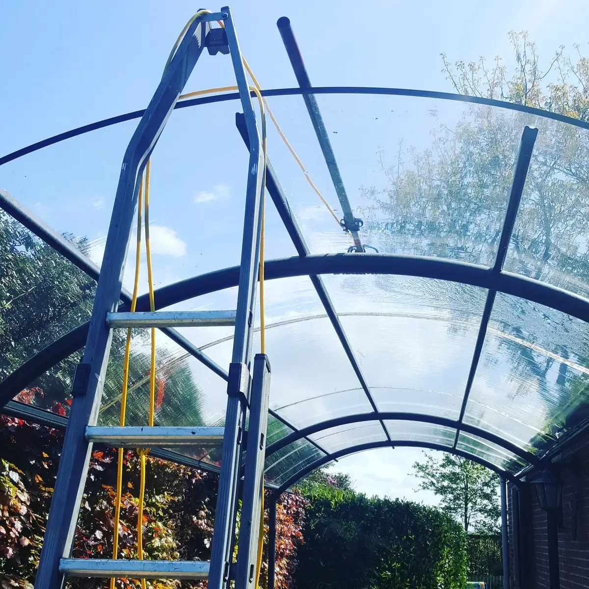 Gereinigde carport bij een woning in de provincie Antwerpen
